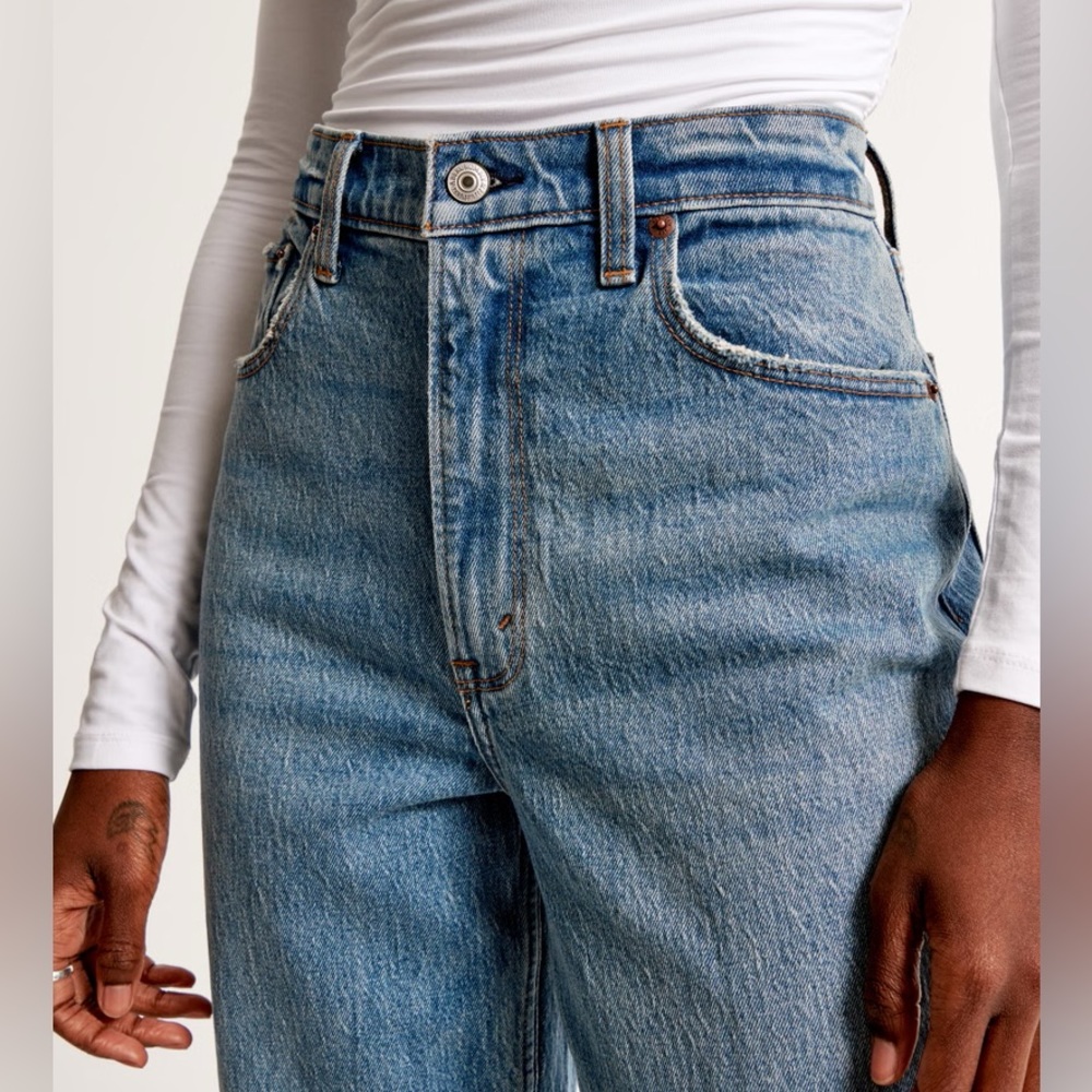 Abercrombie & Fitch Ultra High Rise Straight Jeans size 27/4